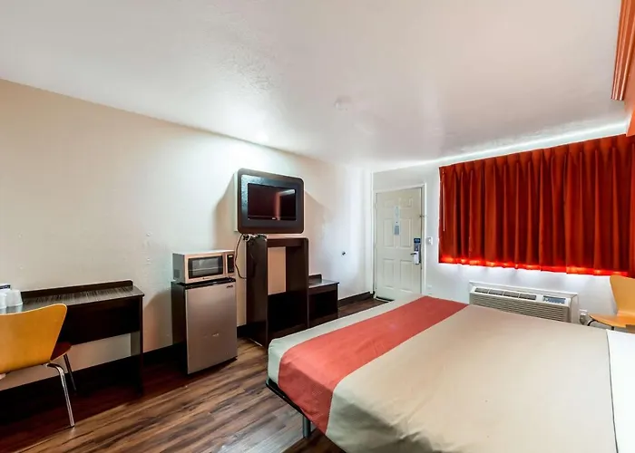 Motel 6 San Antonio, Tx - Frost Bank Center
