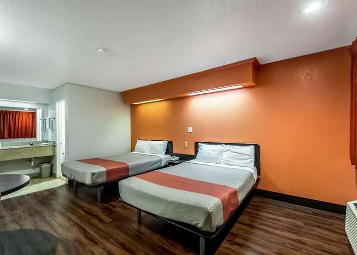 Motel 6 San Antonio, Tx - Frost Bank Center